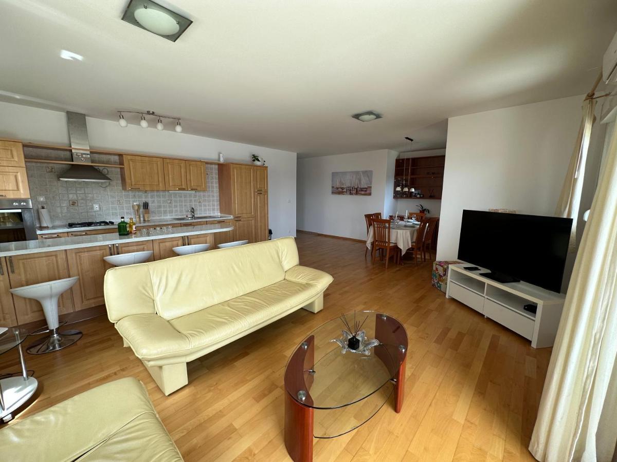Aurora Luxury Apartment โตรกีร์ ภายนอก รูปภาพ