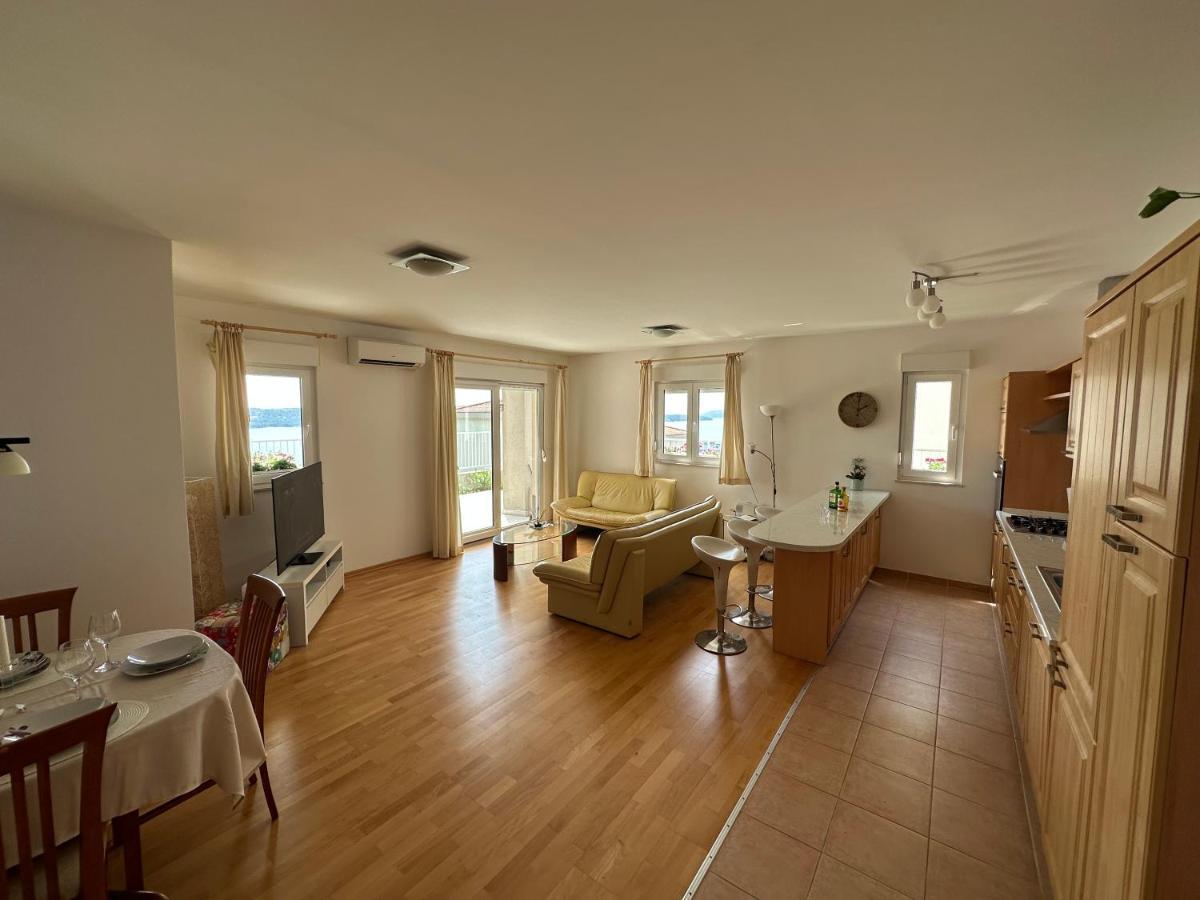 Aurora Luxury Apartment โตรกีร์ ภายนอก รูปภาพ