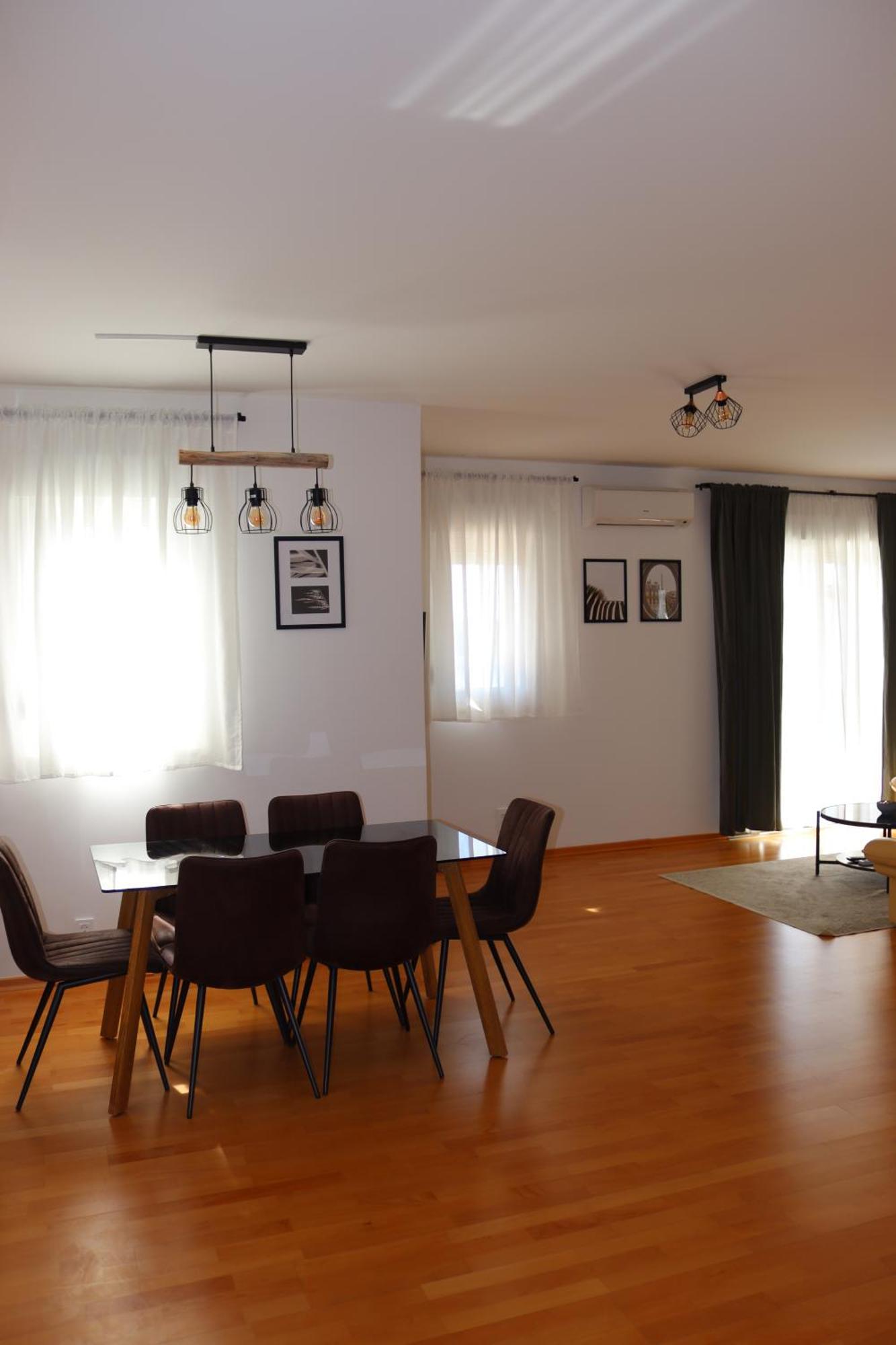 Aurora Luxury Apartment โตรกีร์ ภายนอก รูปภาพ