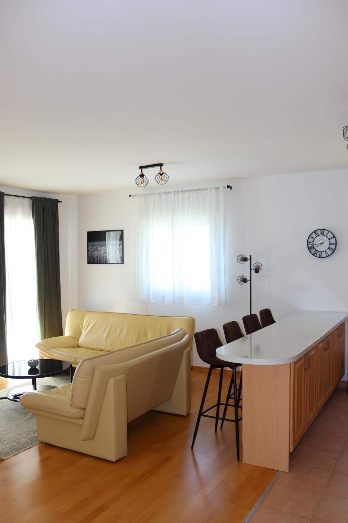 Aurora Luxury Apartment โตรกีร์ ภายนอก รูปภาพ