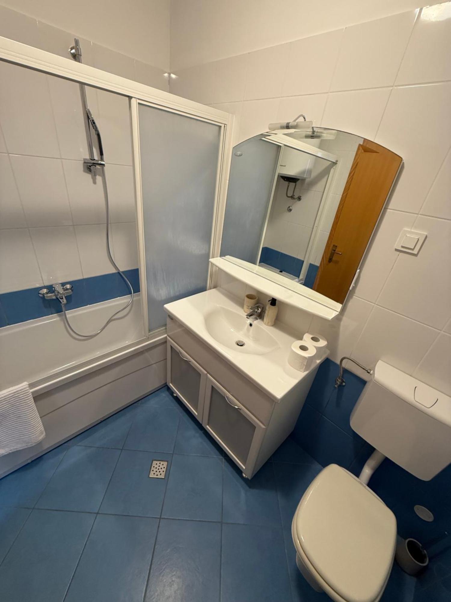 Aurora Luxury Apartment โตรกีร์ ภายนอก รูปภาพ