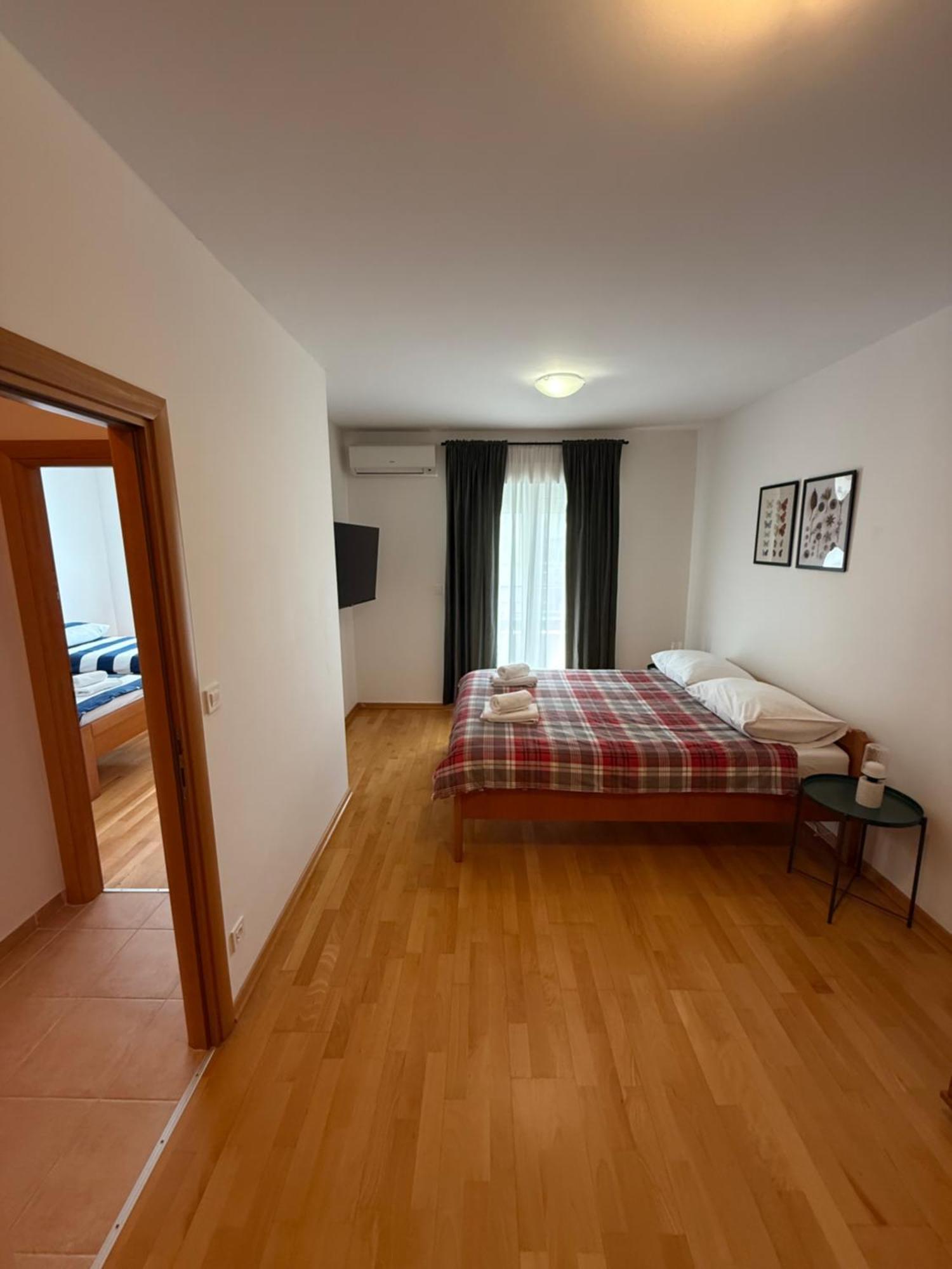 Aurora Luxury Apartment โตรกีร์ ภายนอก รูปภาพ